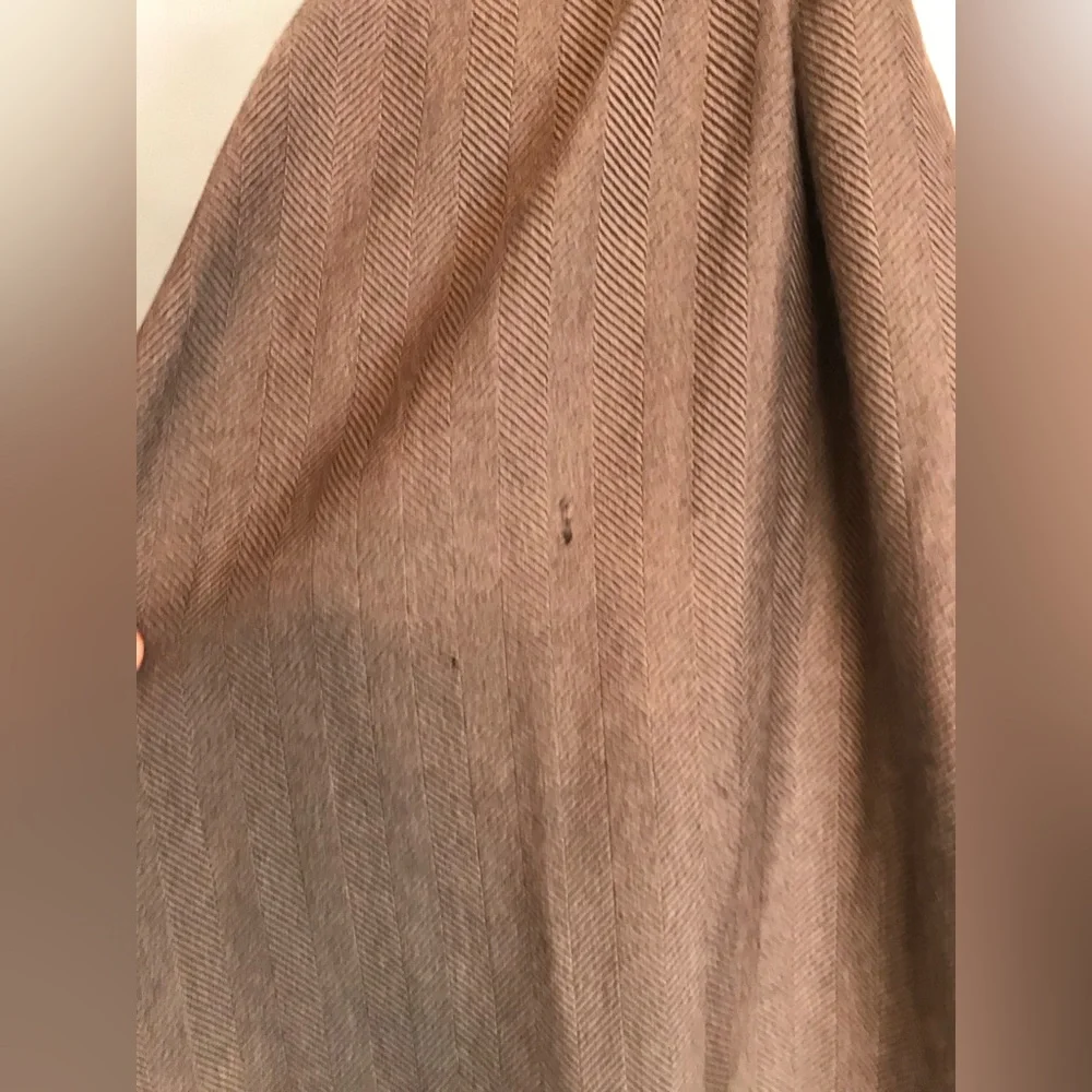 (with flaws) PLEASE SEE PHOTOS FOR FLAWS New Gucci 344993Wool Logo Scarf